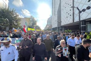 نمایی دیگر از حضور پرشور رشتوندان در راهپیمایی ۱۳ آبان