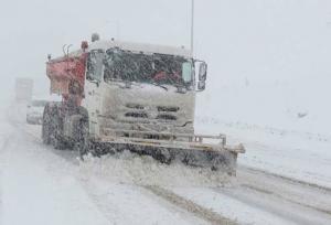 مسدود شدن محورهای مواصلاتی کوهسرخ در پی بارش برف سنگین