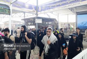 حال و هوای زوار کربلا در مرز مهران