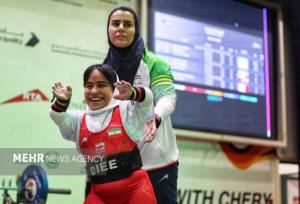 دختران ایران استارت طلا را زدند/قهرمانی احسانی و پولادی در وزنه‌برداری