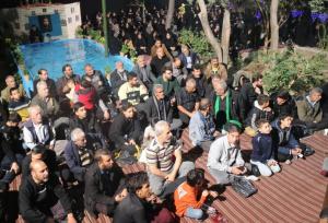 حضور پرشور مردم و جوانان در آیین عزاداری فاطمیه در خانه مقدس زاده ساوه