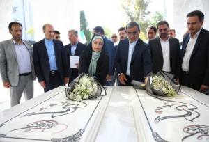 وزیر راه و شهرسازی به مقام شهدای گمنام خراسان رضوی ادای احترام کرد