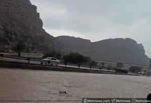 آب‌گرفتگی تقاطع غیرهمسطح سیراف در جاده کنگان- عسلویه