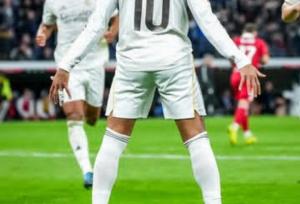 واکنش جالب رونالدو به ادای احترام امباپه