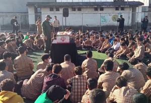 وداع دانش‌آموزان لاهیجان با پیکر مطهر شهید گمنام