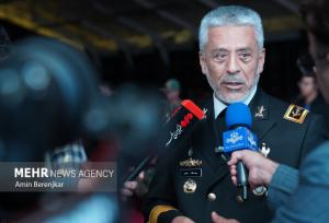 دریادار سیاری: طراحی و تولید ناوشکن نمادی از خودکفایی و پیشرفت است