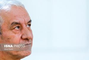 کفاشیان: زنوزی با صحبت‌هایش به تماشاگران خط می‌دهد/ او در این کارها سابقه‌دار است