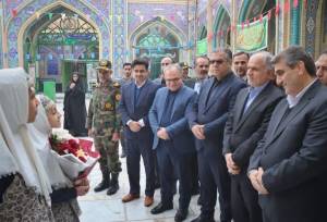 ادای احترام وزیر دادگستری به شهدای سمنان