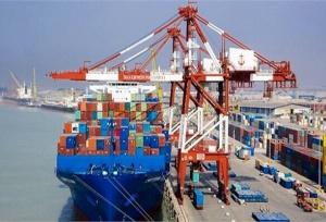 رشد عملیات تخلیه و خروج کالاهای اساسی در بندر امام