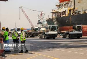 اتصال خشکی و دریا توسط راهنمایان کشتی انجام می‌شود