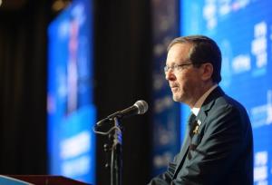 رئیس رژیم صهیونیستی: باز هم لبه پرتگاه قرار داریم