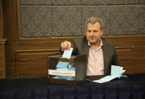 وفایی با رأی کامل اعضا در ریاست هیئت کاراته همدان ابقا شد
