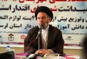 نماینده ولی‌فقیه در لرستان: خدمت به مردم جزء جدایی‌ناپذیر از بندگی است