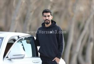 ستاره جدید پرسپولیس با خودروی سفید در راه تهران!