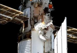 روس ها ۶ ساعت پیاده روی فضایی انجام دادند