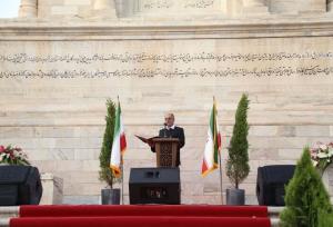 مفاخر ایرانی و اسلامی باید در زندگی روزمره حضور عینی داشته باشند