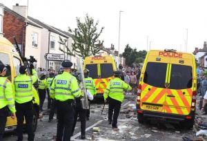 بازداشت حدود ۱۰۰ نفر در اعتراضات انگلیس