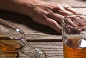 مصرف مشروبات الکلی تقلبی در هند جان ۲۱ نفر را گرفت