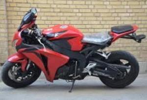 موتورسیکلت ۹ میلیاردی قاچاق در نائین توقیف شد