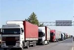کامیونداران مشغول کارند؛تاکید دولت بر حل مشکل بیمه رانندگان