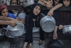 تشییع غزه روی دست گرسنگان/ داغ ننگی بر پیشانی حاکمان عرب