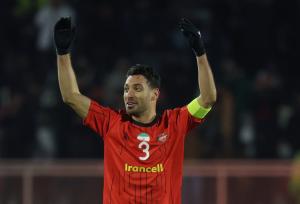 دخترانی که برای شجاع خلیل‌زاده سر و دست می‌شکنند