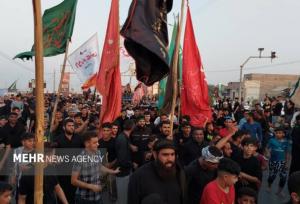 زائران از حرارت عشق حسین در جاده‌های گداخته خوزستان  آرام نمی‌گیرند