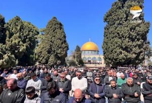 حضور ۶۰ هزار نمازگزار فلسطینی در مسجدالاقصی