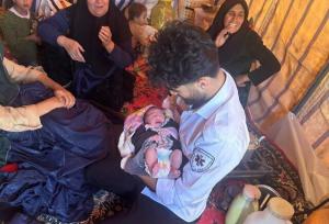 امدادرسانی به مادر باردار در چادر عشایری زیلایی