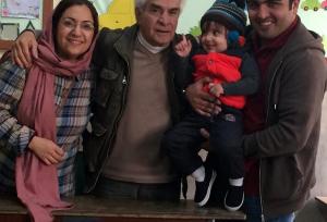 مسعودِ سریال «بچه مهندس» در کنار پدرزنش «یدالله صمدی»