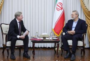 شتاب‌بخشی به کریدور شمال–جنوب نتیجه دیدار لاریجانی با نخست وزیر روسیه