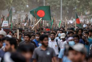 تشدید اعتراضات در بنگلادش/رادیو و تلویزیون درمحاصره/کشته‌ها ۳۲نفر