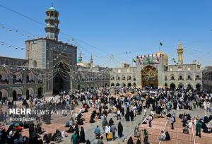 حرم امام رضا(ع) در روز زیارتی
