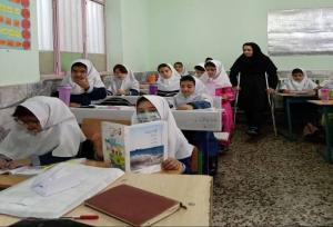 معلم فداکار شیروانی با پای شکسته هم پای درس ایستاد