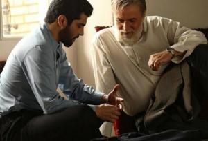 تصویری از سینا مهراد بر سر مزار امین تارخ