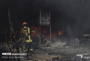 حریق خودروها در کیانمهر کرج؛ ۶۵ نفر نجات یافتند