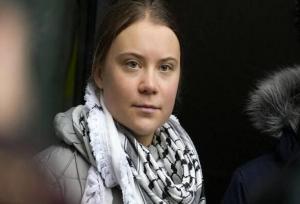 پلاکاردی که باعث بازداشت فعال سوئدی حامی فلسطین در لندن شد