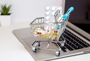هشدار درباره داروفروشی آنلاین بی‌ضابطه؛ ناصر خسروی مجازی در راه است؟