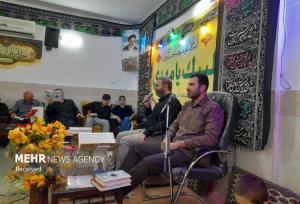 بسیجی نمونه ای که از کودک ۴ساله تا سالمند ۷۰ساله را پای درس قرآن نشاند