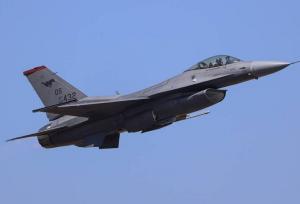 پرواز در نزدیکی محل اقامت ترامپ؛ جنگنده اف-۱۶ وارد عمل شد