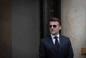 نگرانی مکرون ازتاثیر شبکه‌های اجتماعی برنوجوانان