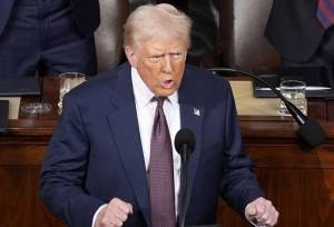 ترامپ: سهم ونزوئلا از فروش نفتش را هنوز مشخص نکرده‌ایم