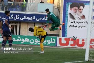 پیروزی یک نیمه ای گل گهر مقابل سپاهان