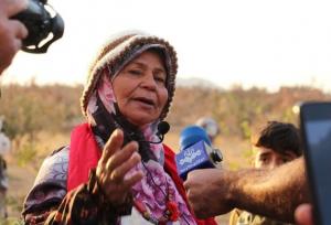 مادری در اردکان که فرزندان عروسکی دارد