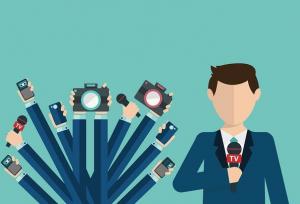 خبرنگار بودن یعنی ایستادن در میانه میدان