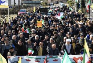 حضور پرشور مردم ماکلوان در جشن انقلاب