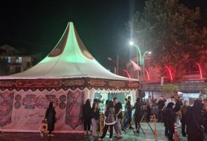 برپایی چایخانه حضرت برای پذیرایی از عزاداران حسینی در لاهیجان