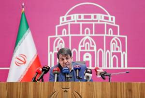 لزوم تبیین هنرمندانه آرمان‌های انقلاب در مقابل اقدامات دشمن/ تلاش برای توسعه متوازن کرمان