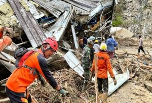 سیل در اندونزی؛ ۹۱۴ نفر کشته و ۳۸۹ تن مفقود شدند