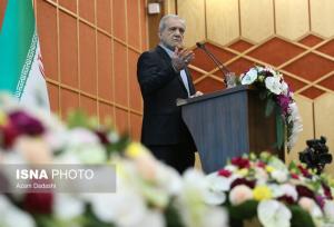 پزشکیان: انتقال آب دریا به صنایع اصفهان فشار بر منابع محلی را کم می‌کند